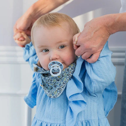 BIBS Slabbetje Bandana Liberty Chamomile Lawn Baby Blue - BIBS - Babywinkel - 5713795243327