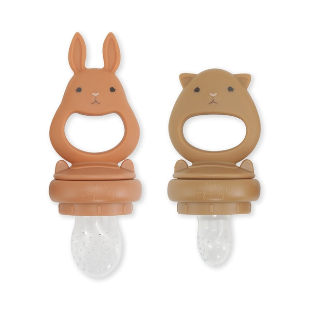 Konges Slojd Juego de cubiertos para bebés Chupete de silicona para comer frutas Almendra/Terracotta 2pcs